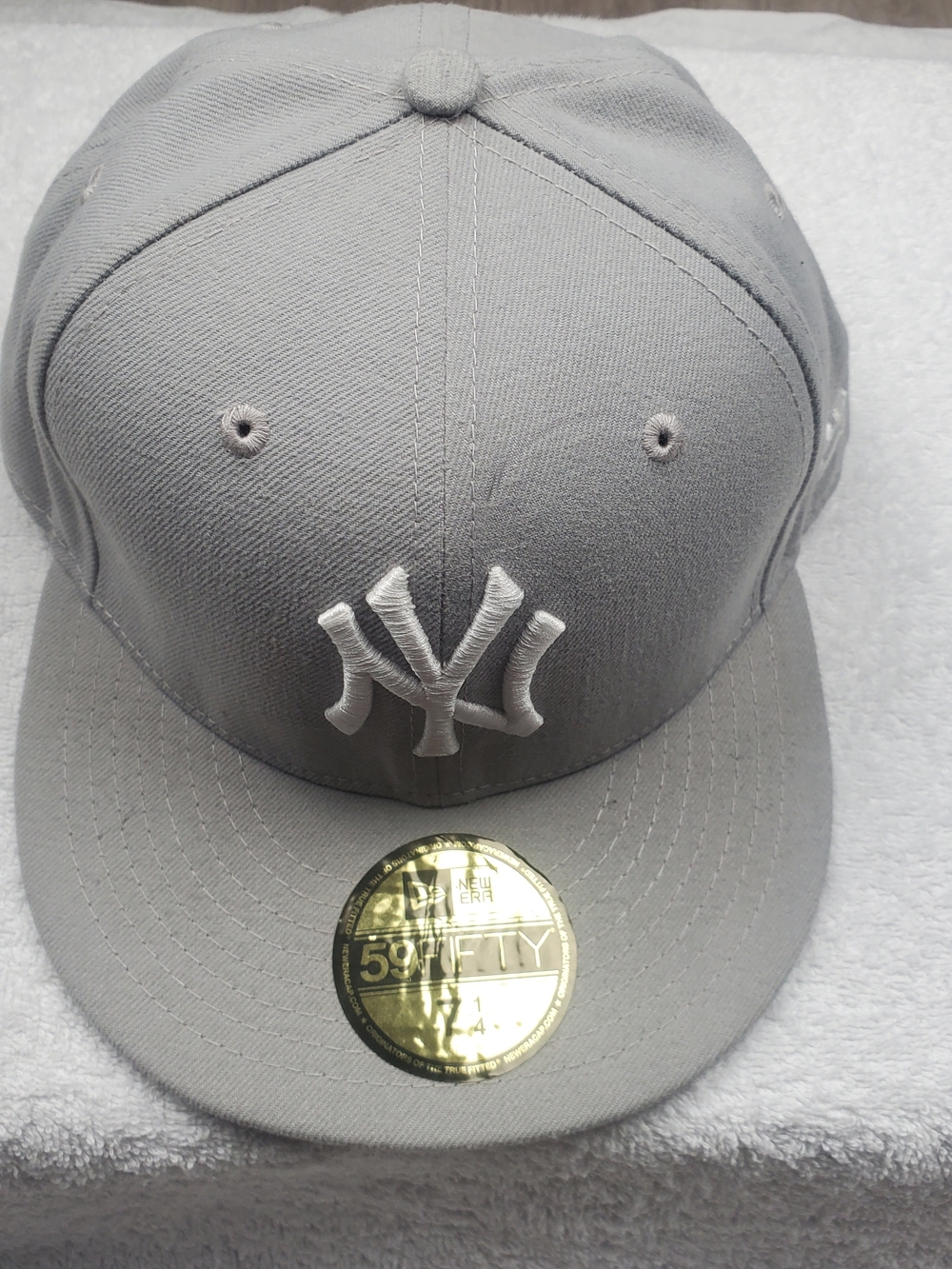 New Era 59FIFTY NY Yankees Fitted Hat Gray White Size 7 1/4 MLB Cap